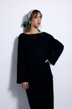 חולצת סריג שחורה