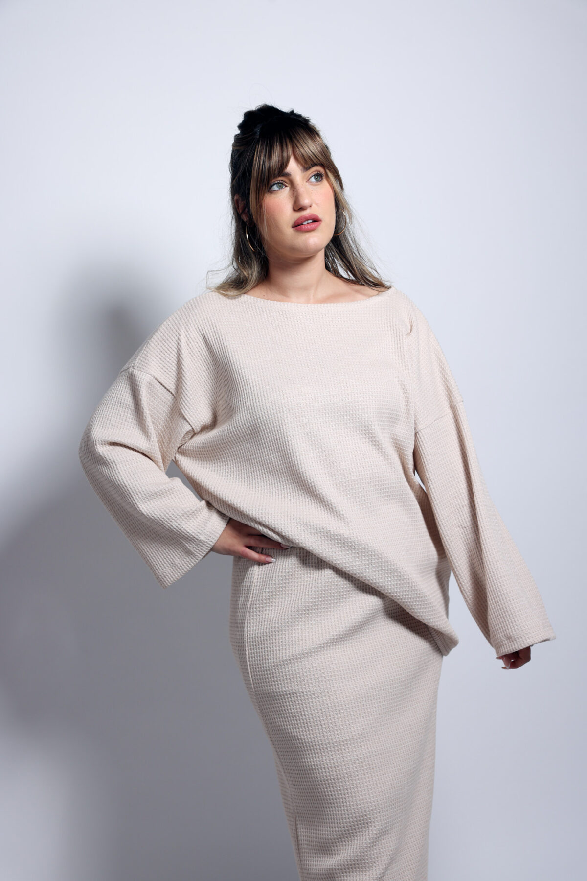 ⁦חולצת סריג אבן⁩ – תמונה ⁦2⁩