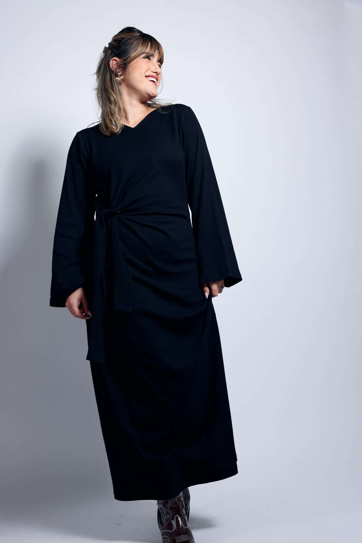 ⁦שמלת נטע קשירה שחורה⁩ – תמונה ⁦4⁩