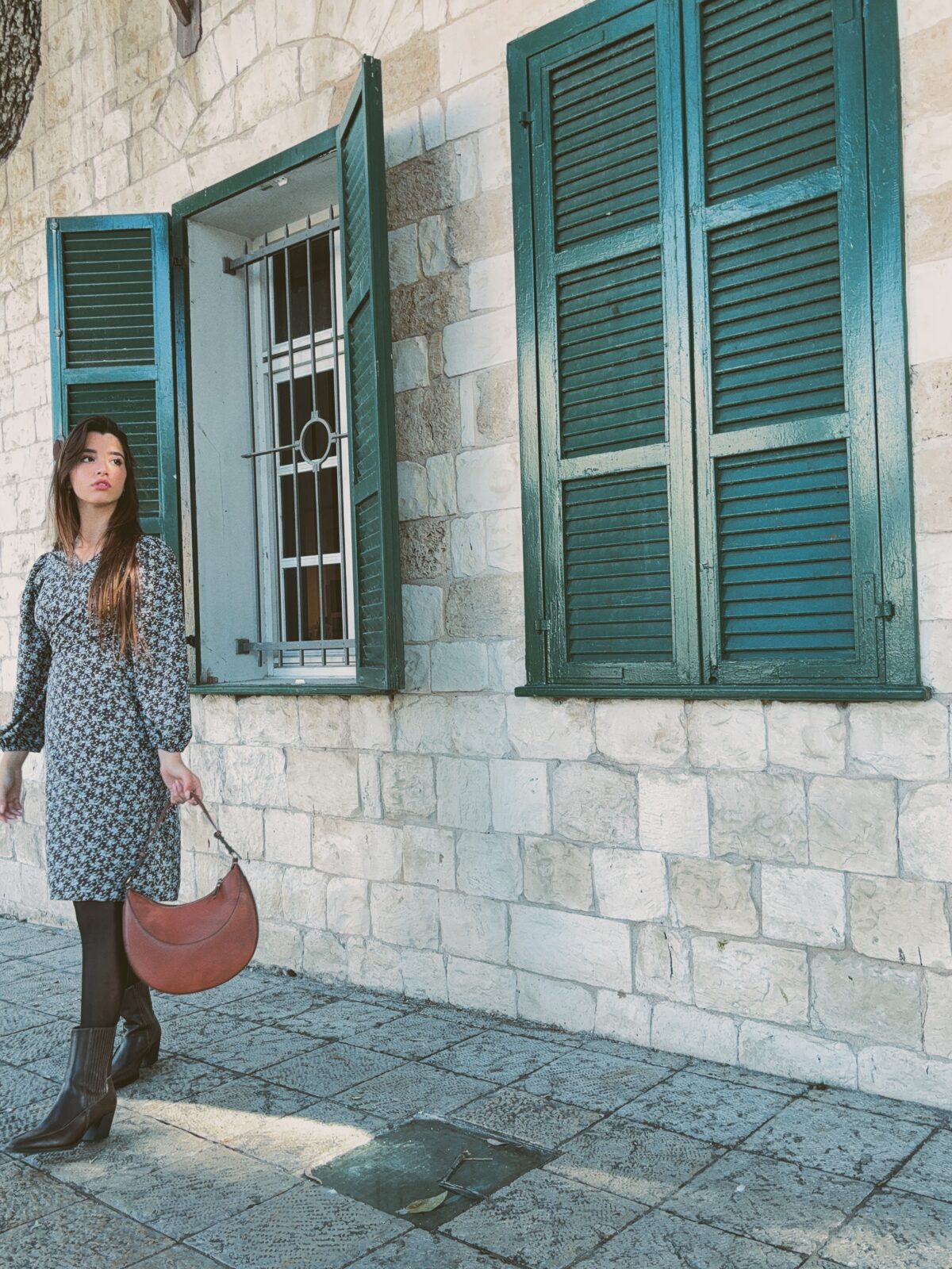 ⁦שמלת מעטפת נינה פרחונית⁩ – תמונה ⁦2⁩