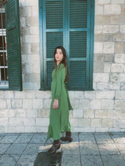 ⁦שמלת מעטפת נינה ירוקה⁩ – תמונה ⁦3⁩