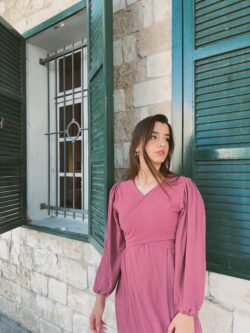 ⁦שמלת מעטפת נינה בורדו⁩ – תמונה ⁦6⁩