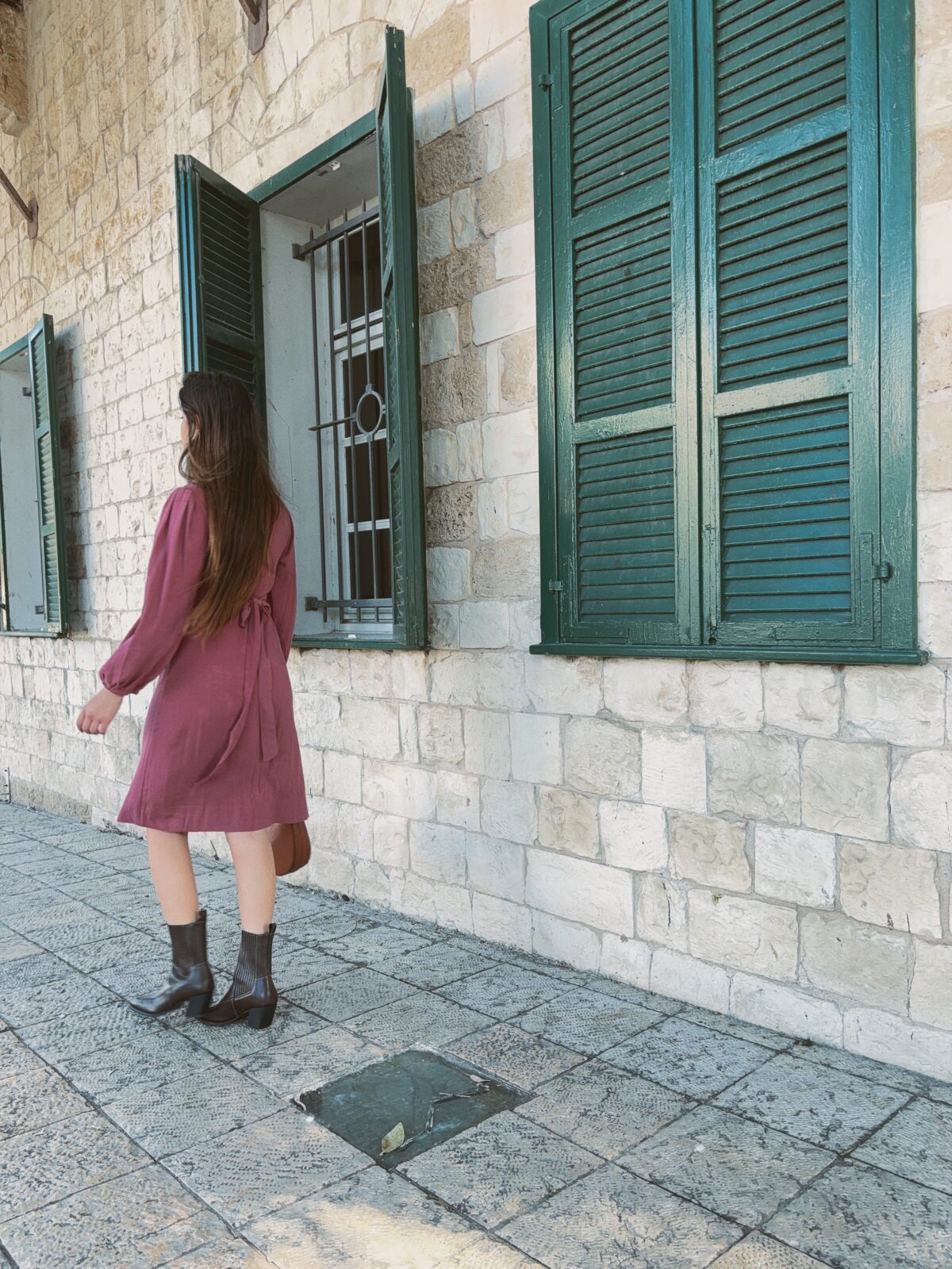 ⁦שמלת מעטפת נינה בורדו⁩ – תמונה ⁦8⁩