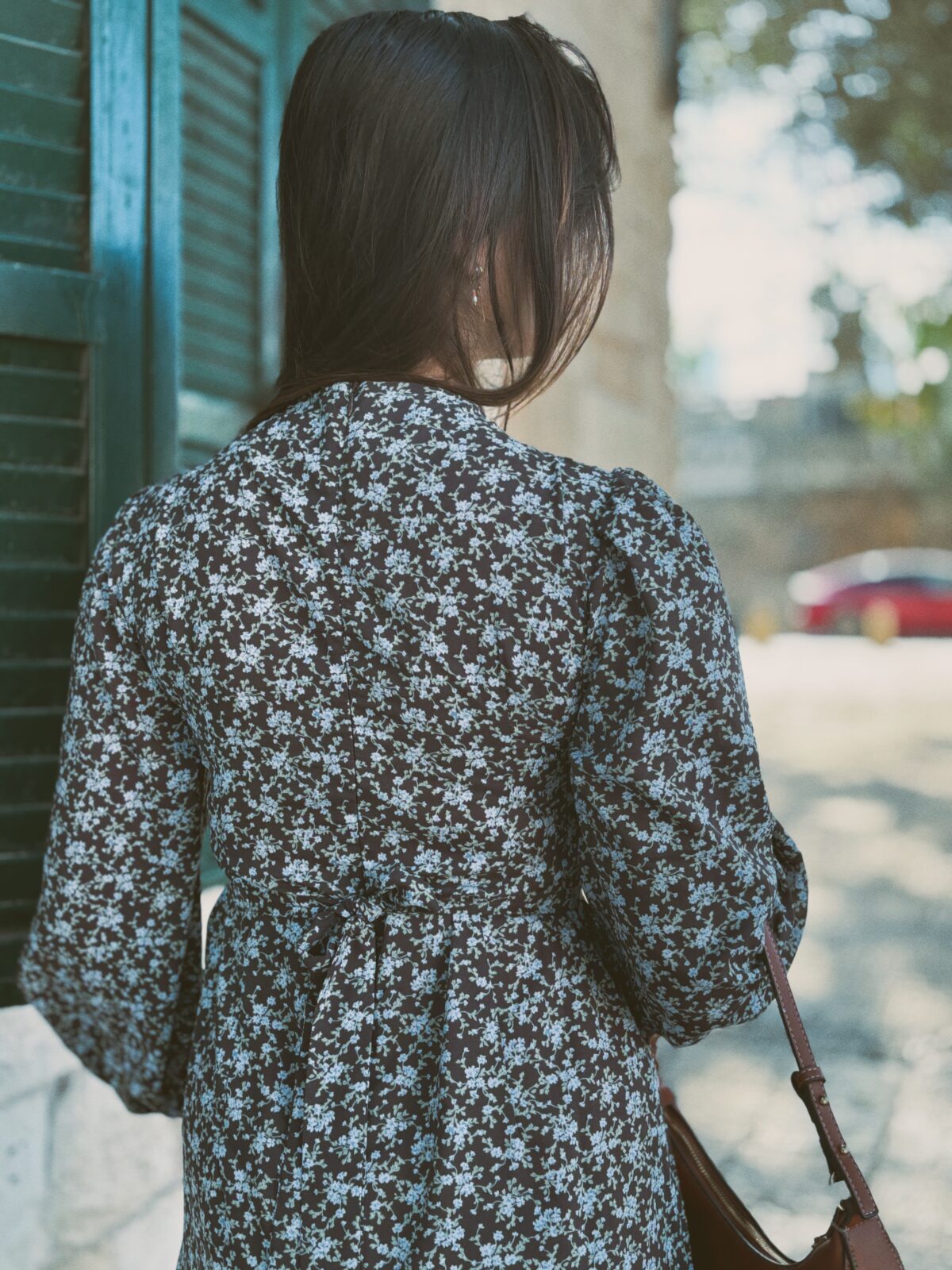 ⁦שמלת מעטפת נינה פרחונית⁩ – תמונה ⁦4⁩