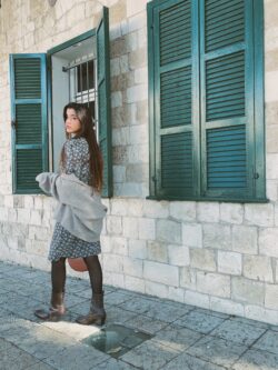 ⁦שמלת מעטפת נינה פרחונית⁩ – תמונה ⁦8⁩