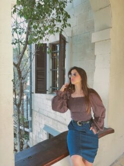 ⁦חולצת אלה חומה⁩ – תמונה ⁦3⁩