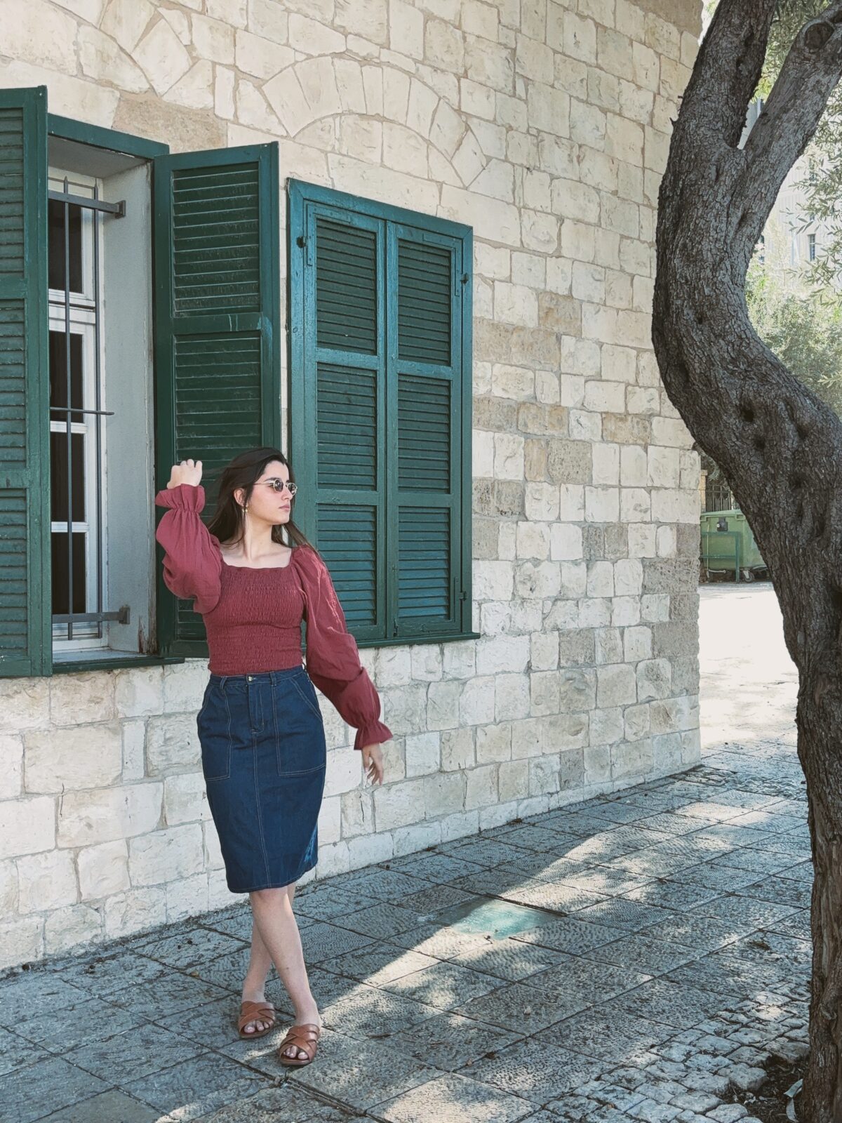 ⁦חולצת אלה בורדו⁩ – תמונה ⁦2⁩