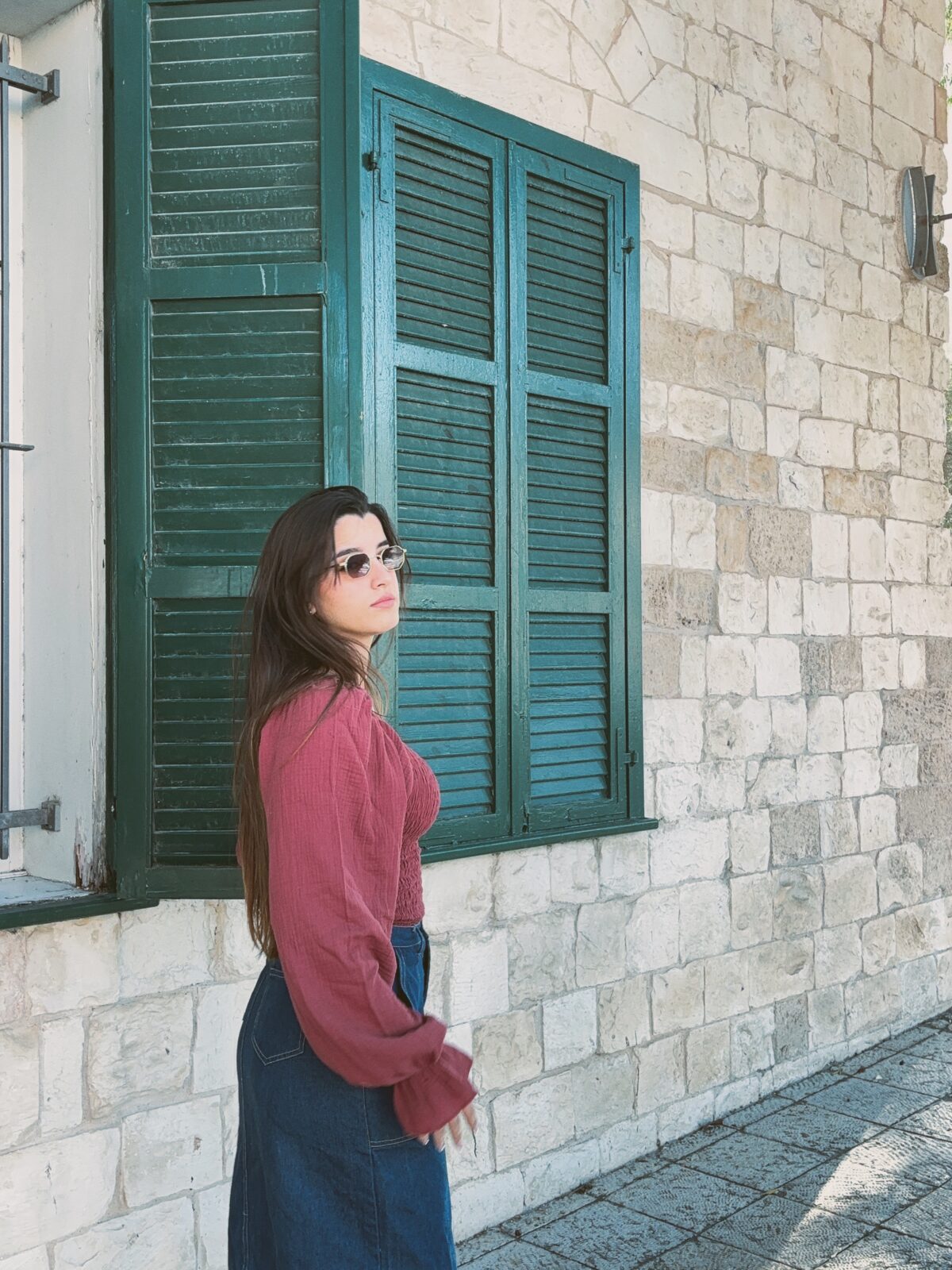 ⁦חולצת אלה בורדו⁩ – תמונה ⁦7⁩