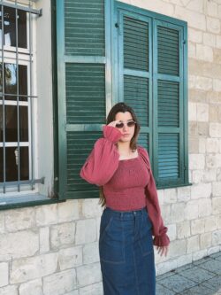 ⁦חולצת אלה בורדו⁩ – תמונה ⁦4⁩