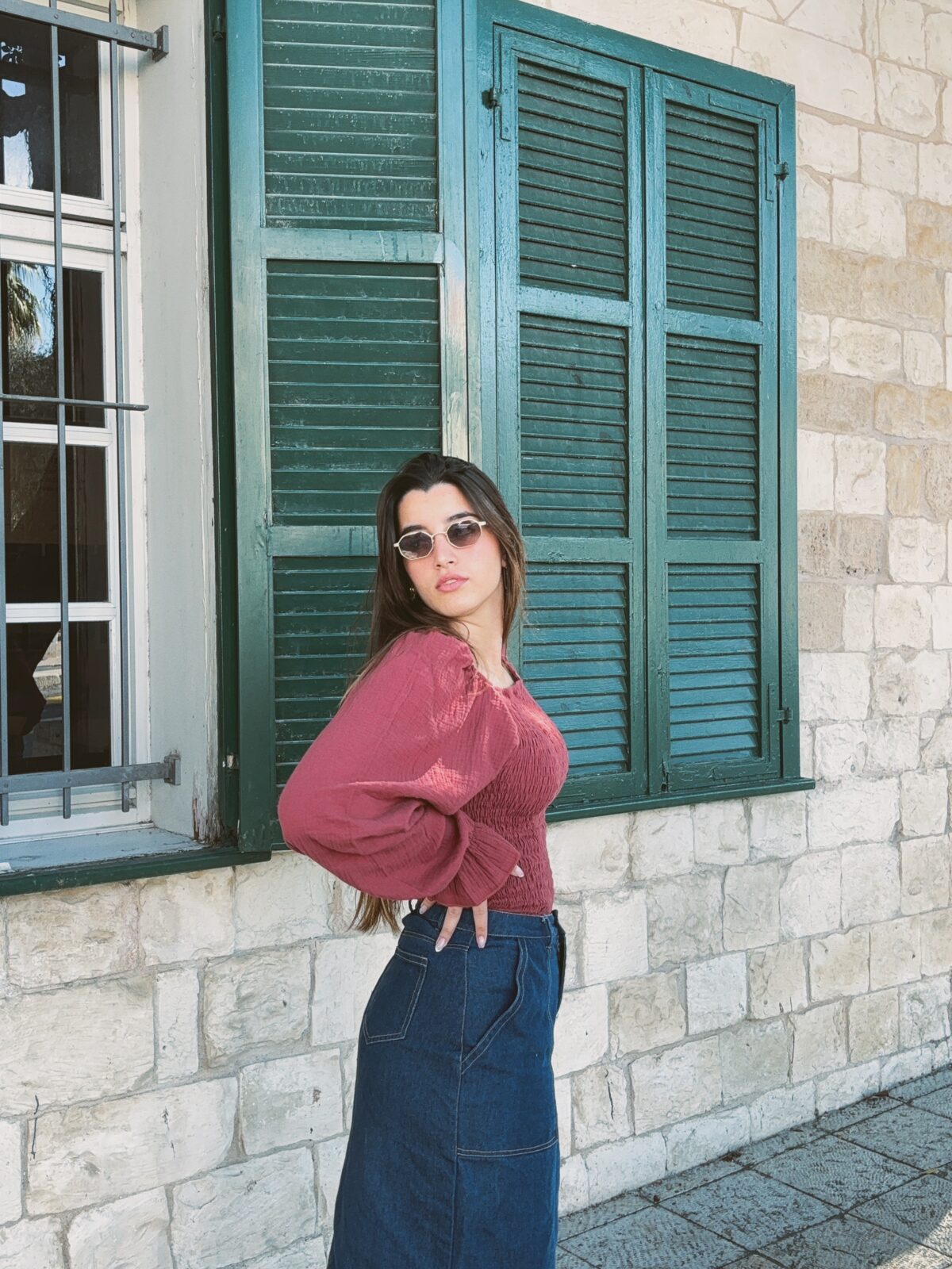 ⁦חולצת אלה בורדו⁩ – תמונה ⁦5⁩