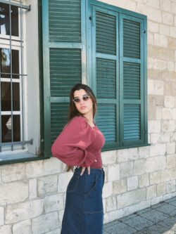 ⁦חולצת אלה בורדו⁩ – תמונה ⁦5⁩