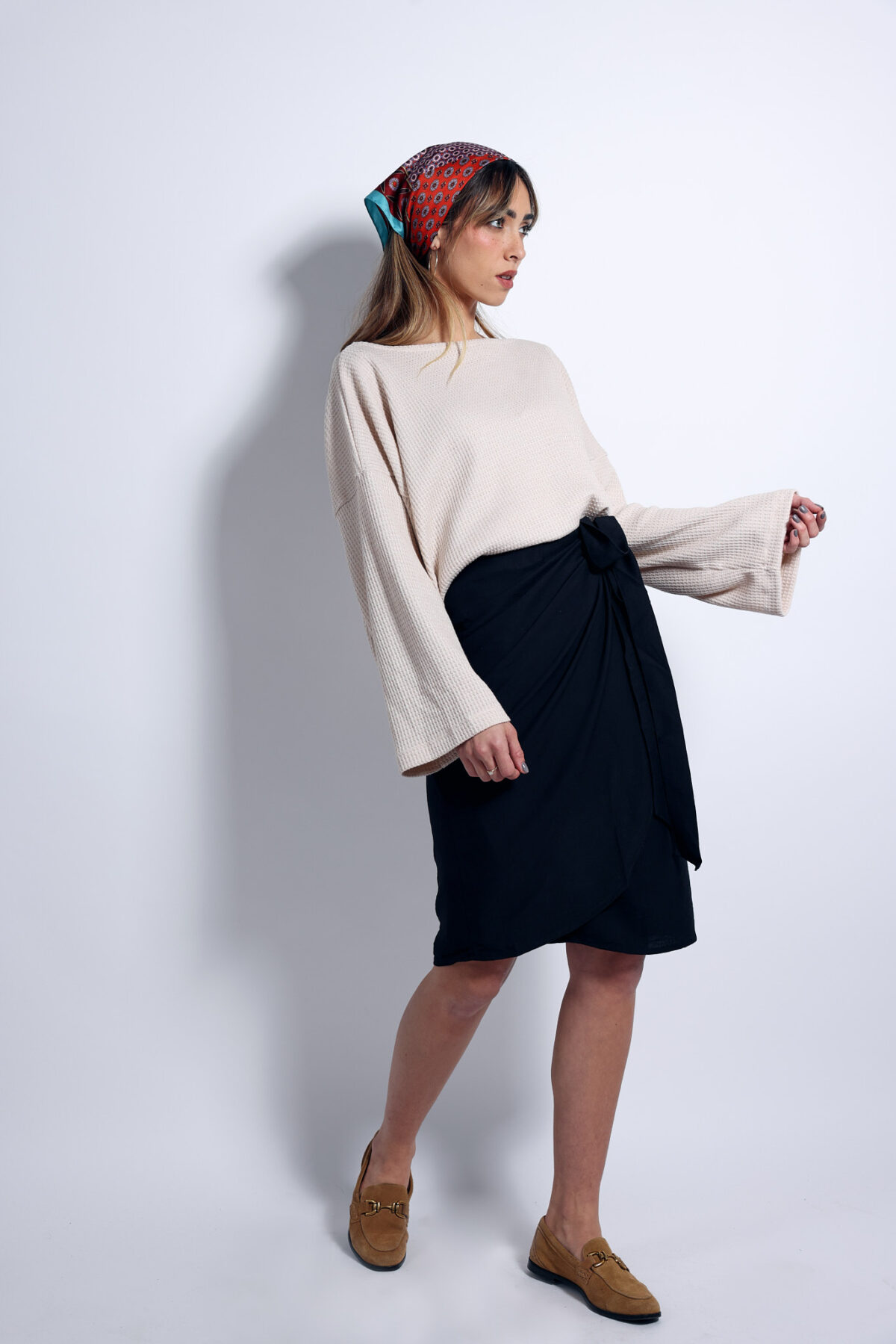 ⁦חצאית מעטפת שחורה⁩ – תמונה ⁦6⁩