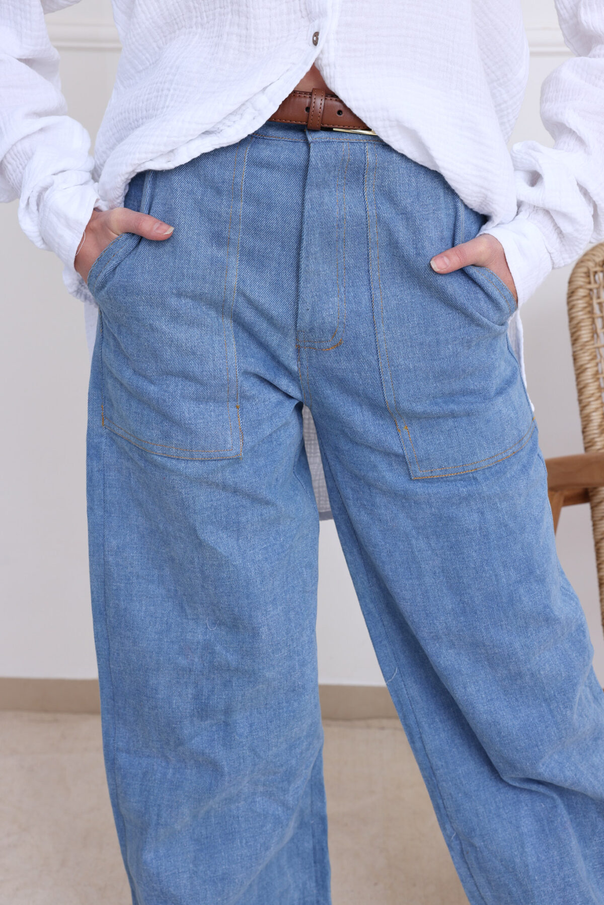 ⁦מכנס ג׳ינס בהיר⁩ – תמונה ⁦5⁩