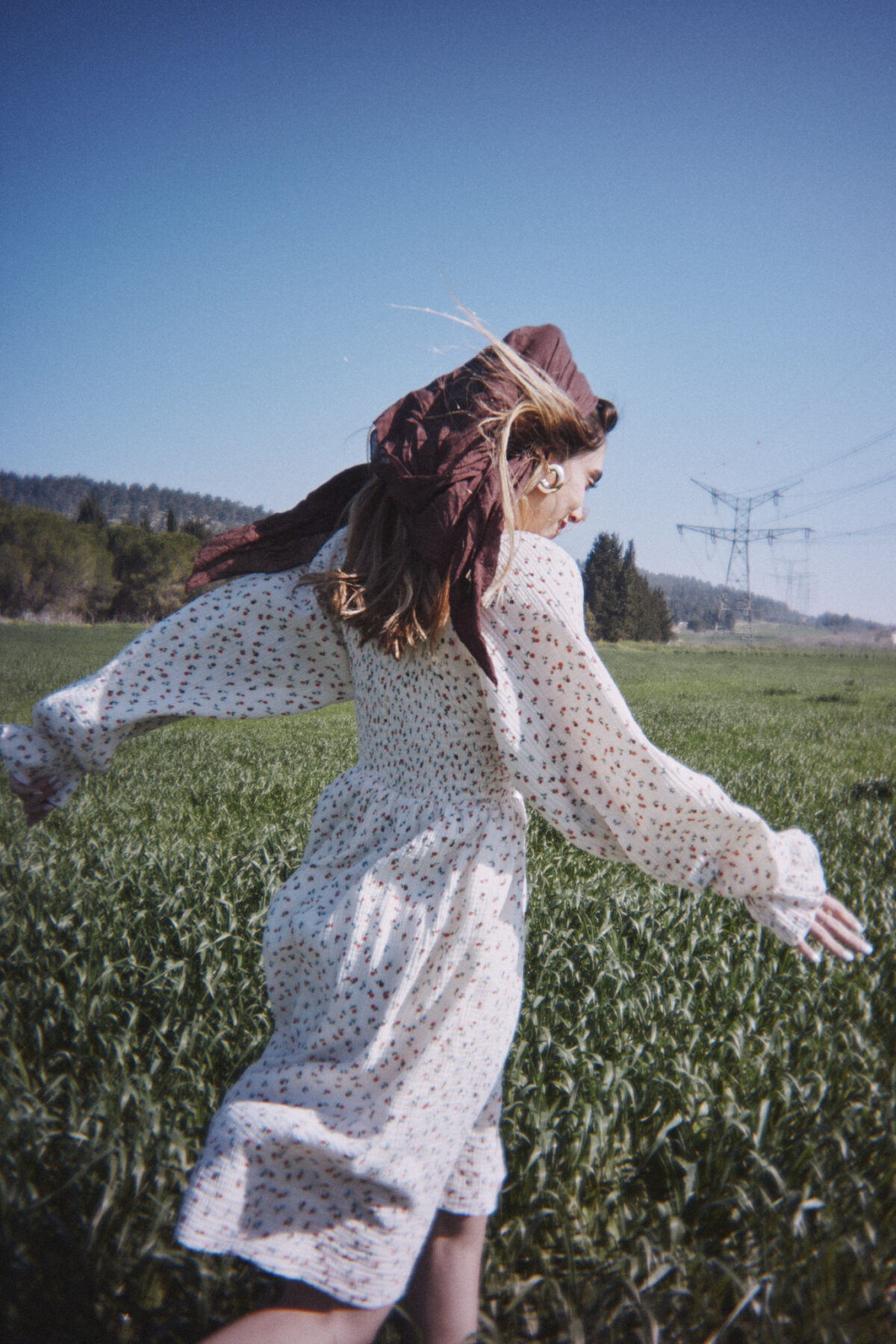 ⁦שמלת שושנה פרחוני צבעוני⁩ – תמונה ⁦4⁩