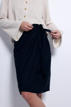 ⁦חצאית מעטפת שחורה⁩ – תמונה ⁦5⁩