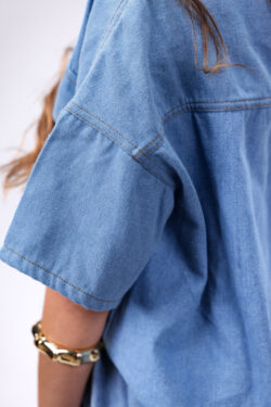 ⁦חולצת ג׳ינס בהיר⁩ – תמונה ⁦7⁩